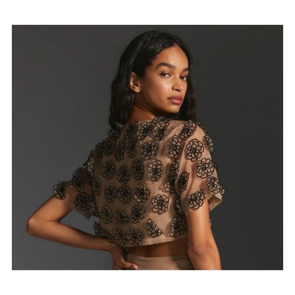 NWT Anthropologie Let Me Be Cropped Button Back Floral Appliqué Top  Size Medium - Picture 2 of 13